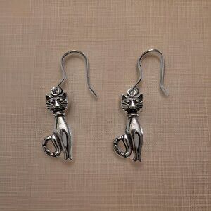 Brand New 925 Sterling Silver Dangling/Hanging  kitten / cat Earrings